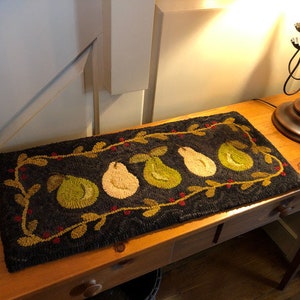 WINTER PEARS - Rug Hooking Pattern Designed by Therese Shick