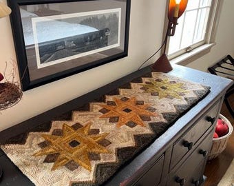 ONCE UPON A STAR Runner - Traditional Rug Hooking Pattern Designed by Therese Shick