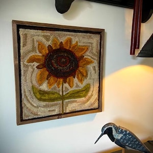 PRIM SUNFLOWER (Footer Series) - Traditional Rug Hooking Pattern Designed by Therese Shick