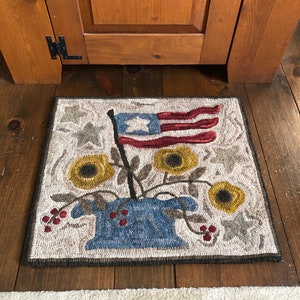 4th OF JULY BOUQUET - Rug Hooking Pattern Designed by Therese Shick