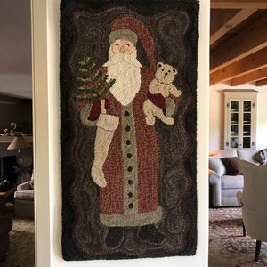 TEDDY BEAR SANTA - Rug Hooking Pattern Designed by Therese Shick