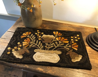 SUMMER BOUQUET - Rug Hooking Pattern Designed by Therese Shick