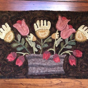 SPRING BOUQUET - Rug Hooking Pattern Designed by Therese Shick - Etsy