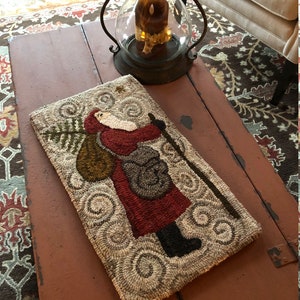 SIMPLE SANTA (SMALL) - Rug Hooking Pattern Designed by Therese Shick