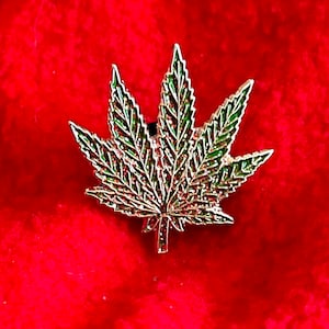 Pot Leaf Hat Pin/ball marker