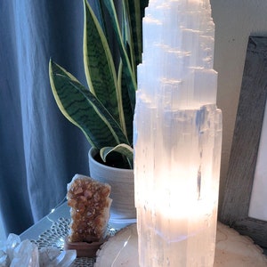 SELENITE TOWER lamp