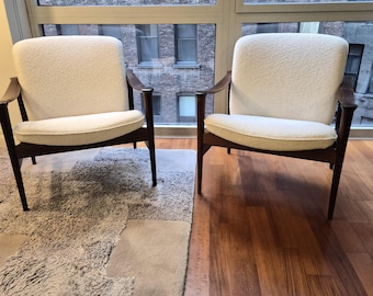 Pair of Fredrik Kayser Model 711 chairs in brazilian rosewood