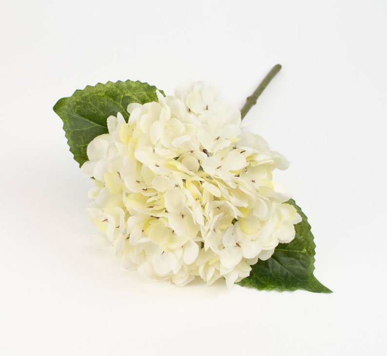 Tige de fleur d'hortensia artificielle en fausse soie de 13 po./crochetage/spray en crème Remplissage de vase Couronne Fourniture florale image 2