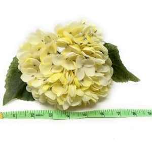 Tige de fleur d'hortensia artificielle en fausse soie de 13 po./crochetage/spray en crème Remplissage de vase Couronne Fourniture florale image 4