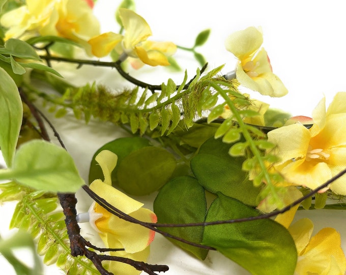 Clover Blossom Garland, Spring Garland, St Patricks Day Decor, Garland for Mantel, Table Centerpiece, Greenery Garland with Flowers