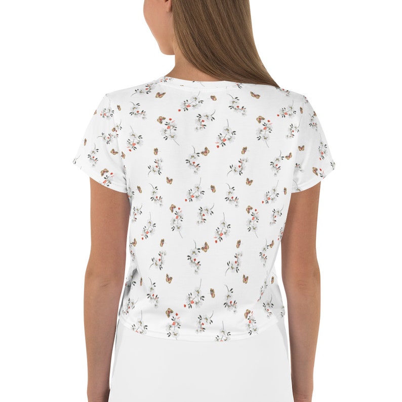 Flower T-Shirts for Women Cute Summer Top Flowy Crop Tops Dainty Floral Butterfly Crop Top Vintage Crop Tops Boho Womens Shirt