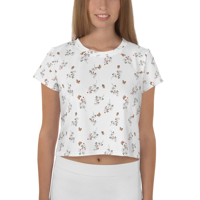 Flower T-Shirts for Women Cute Summer Top Flowy Crop Tops Dainty Floral Butterfly Crop Top Vintage Crop Tops Boho Womens Shirt