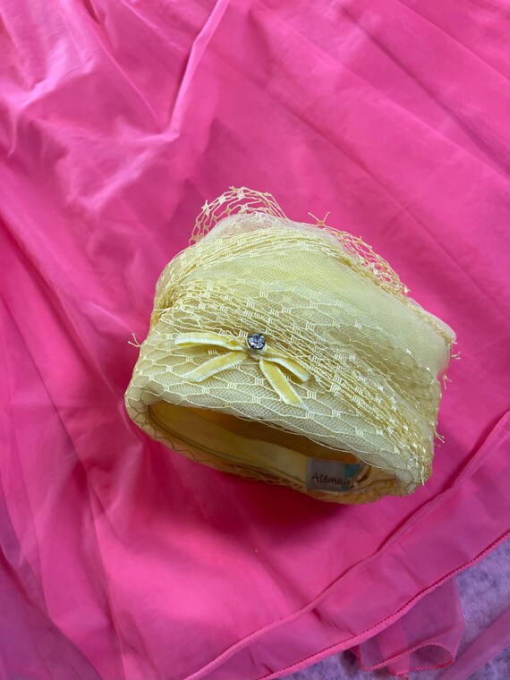 Aldenaire 50s/60s Pillow Box Mesh Net Yellow Hat - image 2
