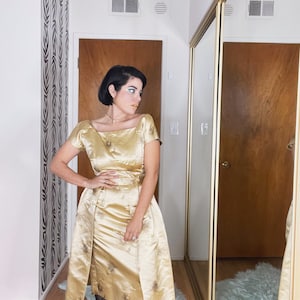Vintage 50er Jahre Silk Custom Wiggle Kleid mit abnehmbarem Rock. Passend für Größen XS-SM
