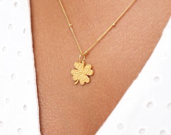 Custom Pet Memorial Jewelry – Detailed Nose Print Four Leaf Clover Necklace