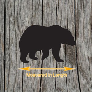 Pode incluir: Uma silhueta de urso preta s&oacute;lida. Abaixo do urso, uma seta laranja de duas pontas abrange a largura do urso com o texto Measured in Length impresso em laranja, indicando que a dimens&atilde;o &eacute; determinada pelo comprimento horizontal.