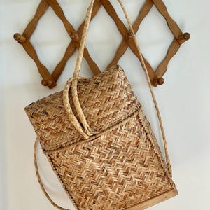 Vintage Handcrafted Philipines Natural Woven Straw Pasikin Basktet Size S s-l400.jpg main image 3