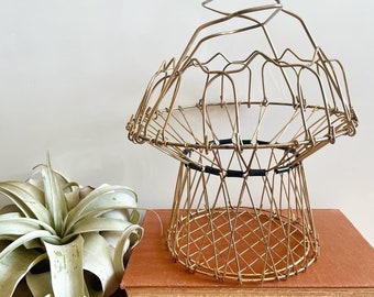 Vintage Gold-Tone French Wire Basket / Collapsible Gold Lotus-Shaped Egg Metal Basket / Rare Midcentury Mesh Wire Foldable Fruit Basket