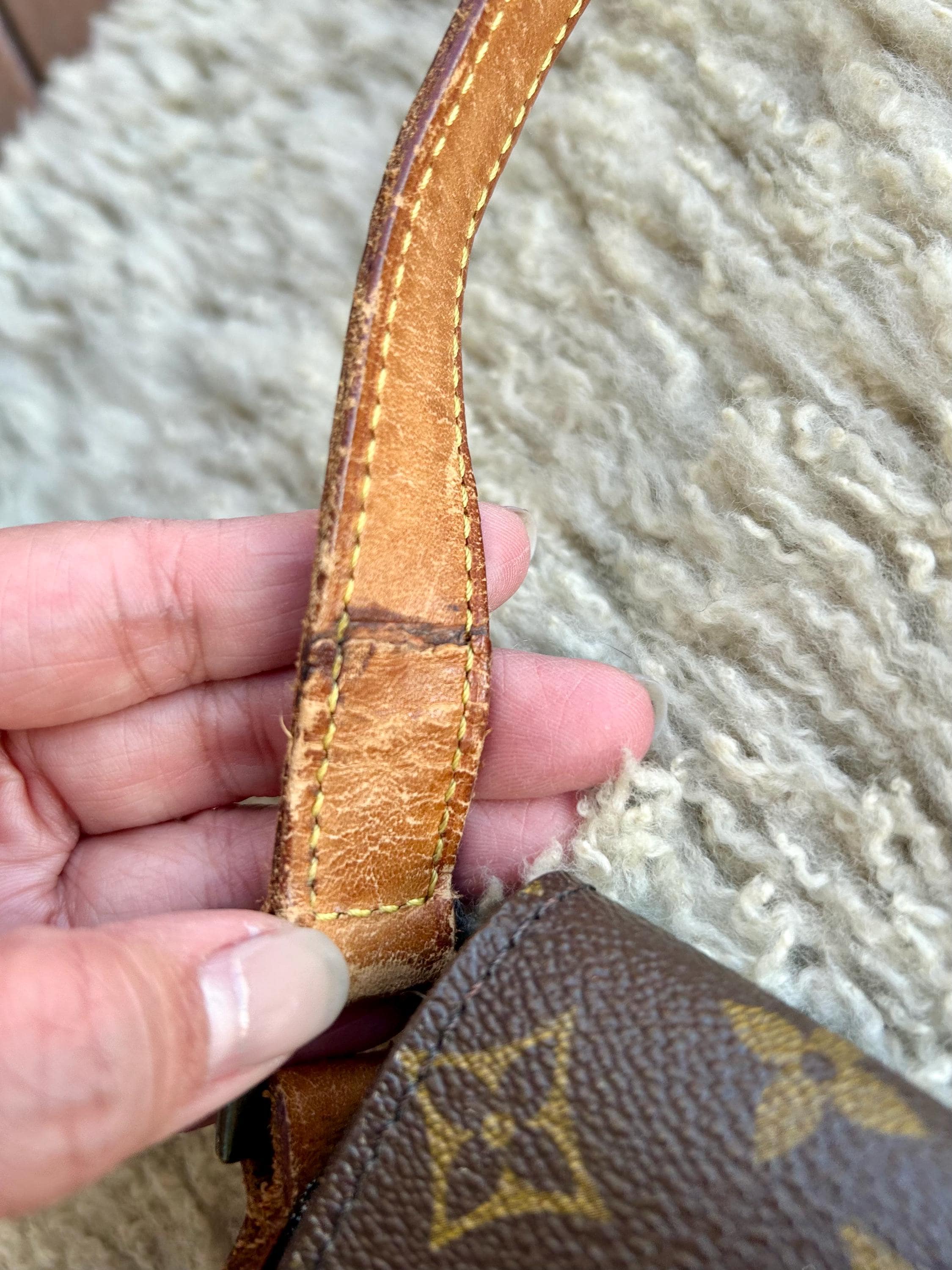 Vintage Authentic Louis Vuitton Chantilly Crossbody Bag