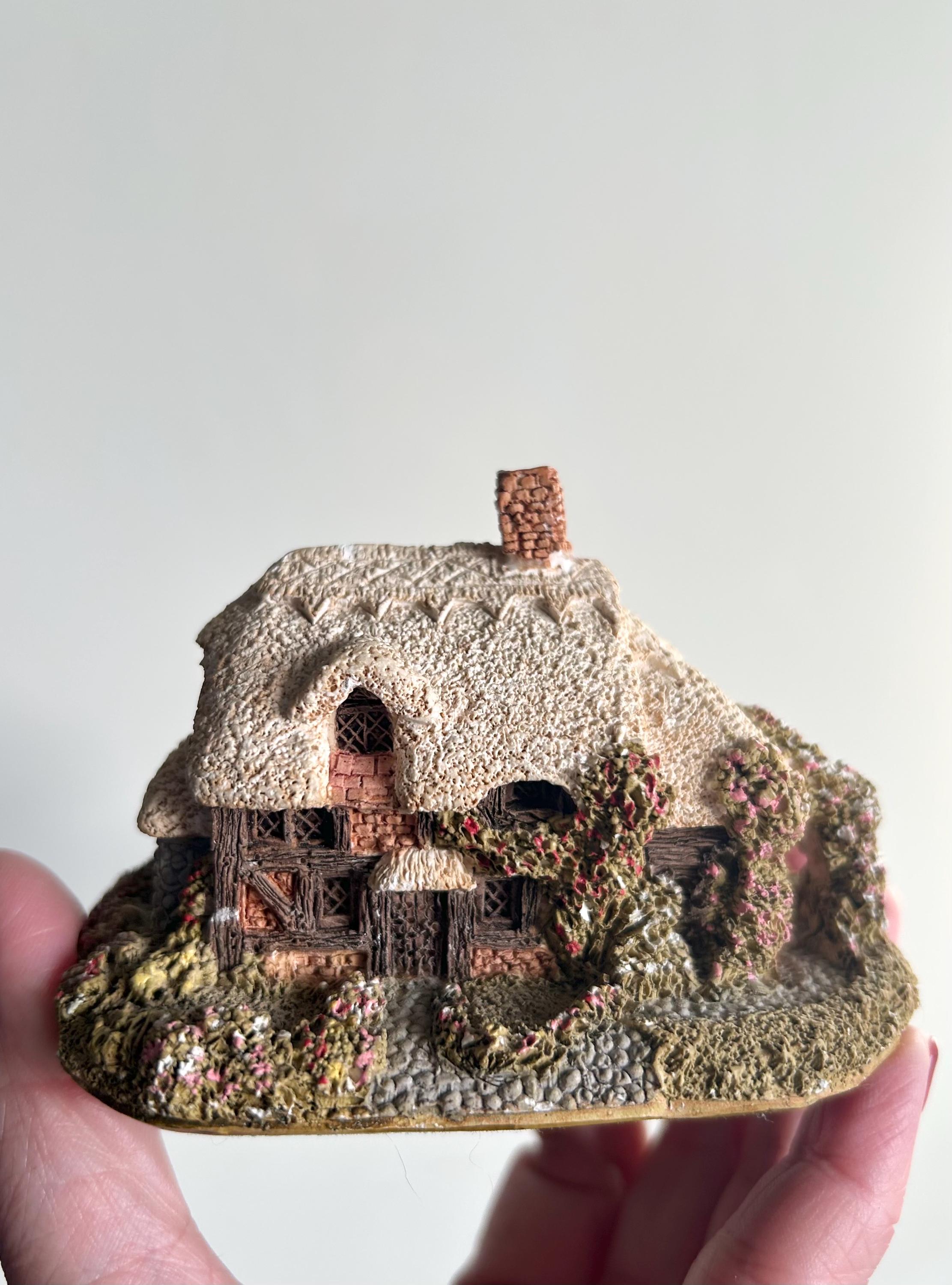 Vintage Ceramic Lilliput Lane Springbank Home Figurine/made in