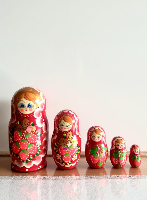 Vintage Babushka Wood Nesting Dolls/five Handpainted Colorful Red 