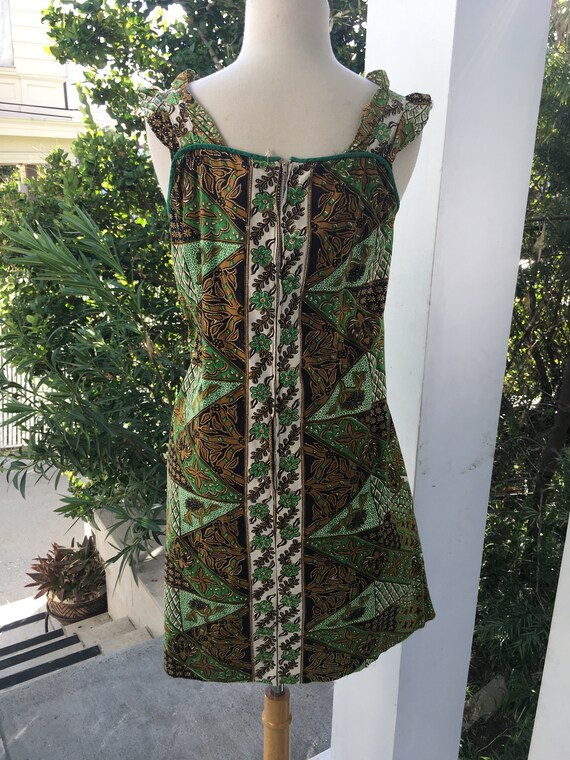 1960's bright green floral Hawaiian shift dress - image 5