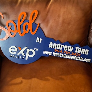 Benutzerdefiniertes Makler-Verkauft-Schlüssel-Schild – Personalisiertes Realtor Marketing-Tool – Einzigartiges Makramee-Immobilien-Schild für Closing Day Fotos – Verkauft-Schild mit Logo