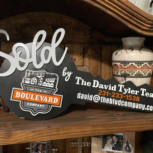 Custom Realtor Sold Key Sign – Personalized Realtor Marketing Tool – Unique Real Estate Sign for Closing Day Photos – Sold Sign with Logo