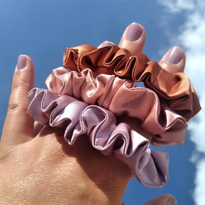 100% Mulberry Silk scrunchie - 22 momme Mulberry silk - MIDI SIZE