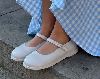 White leather Mary Janes: Timeless Shoes for Your  Wardrobe
