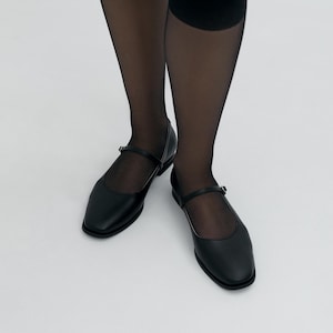 Classic Mary Janes Flats in Black - Vintage Style Shoes