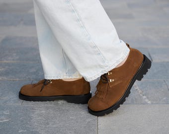 Zapatos clásicos de gamuza para hombre: hechos a mano con gamuza