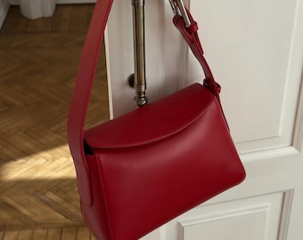 Leather Red Bag – Minimalist Everyday Handbag for Women