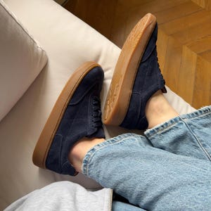 Elegantes zapatillas de ante descalzas: zapatos minimalistas con puntera ancha imagen 9