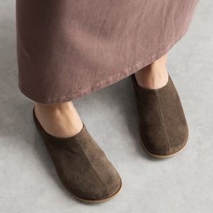 Anatomical Mules: The Perfect Blend of Fashion and Orthopedic Support