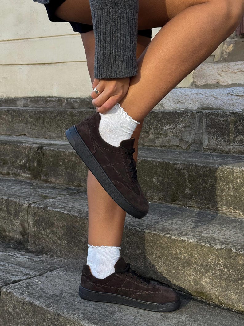 Elegantes zapatillas de ante descalzas: zapatos minimalistas con puntera ancha imagen 2