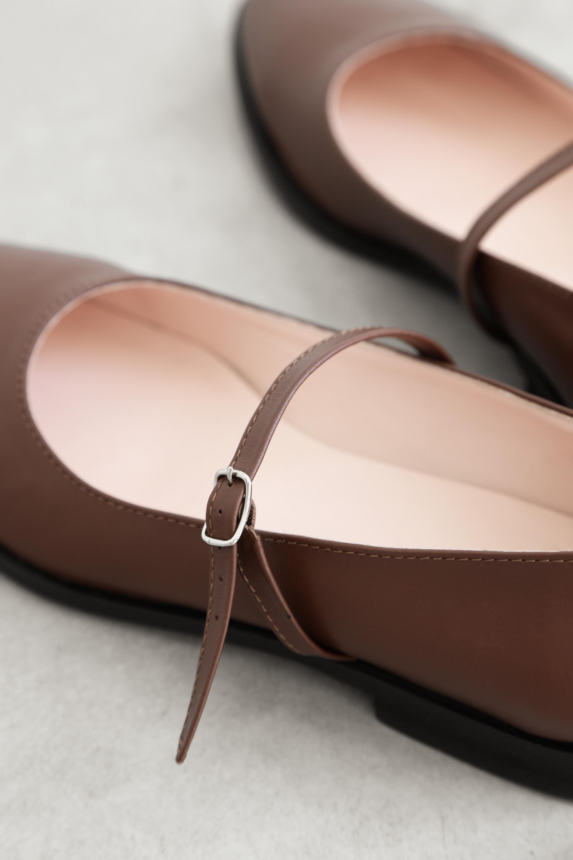 Brown Leather Mary Janes Shoes: Trendy Flats With