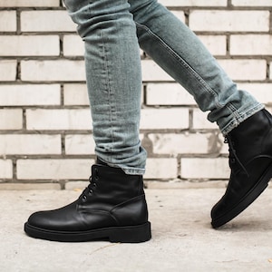 Handmade Genuine Leather Men&#39;s Shoes, Designed for Durability and Fashion