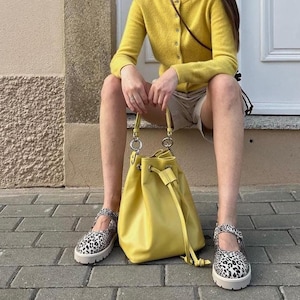 Handmade Genuine Leather Bucket Bag – Stylish Everyday Shoulder Bag