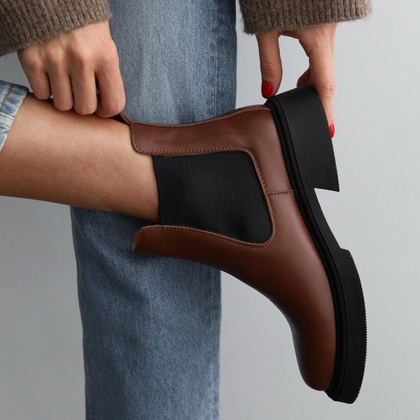 Fashionable Women's Chelsea Boots - Classic Elegance for Any Occasion