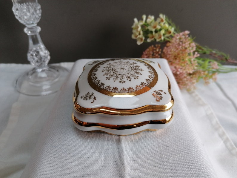 gold gold motifs antique porcelain 1950s Superb fine porcelain jewelry box Gold-gold Limoges porcelain box