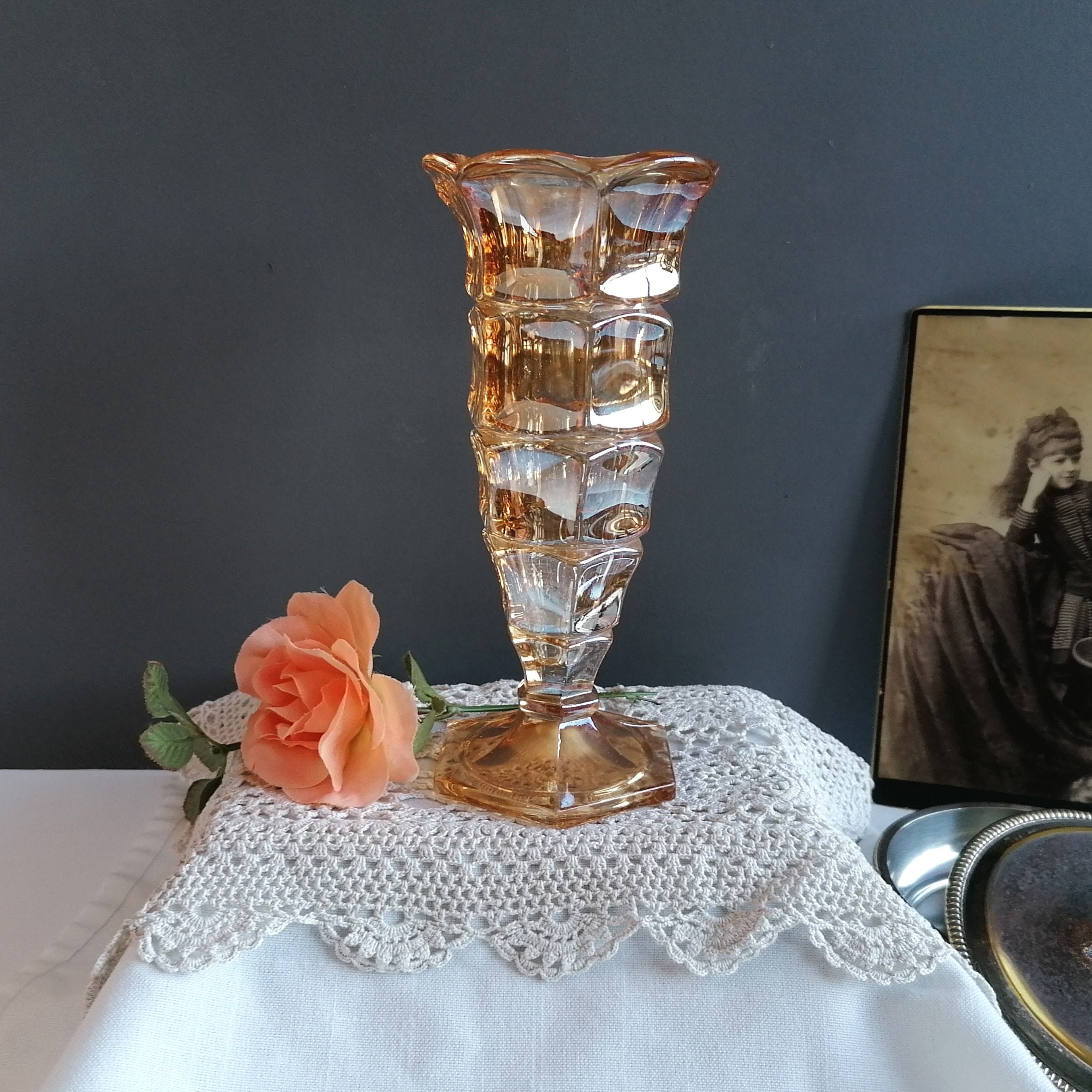 Petit Vase en Verre à Facettes Vintage Années 70.vase Ancien Épais avec Une Très Jolie Brillance Col