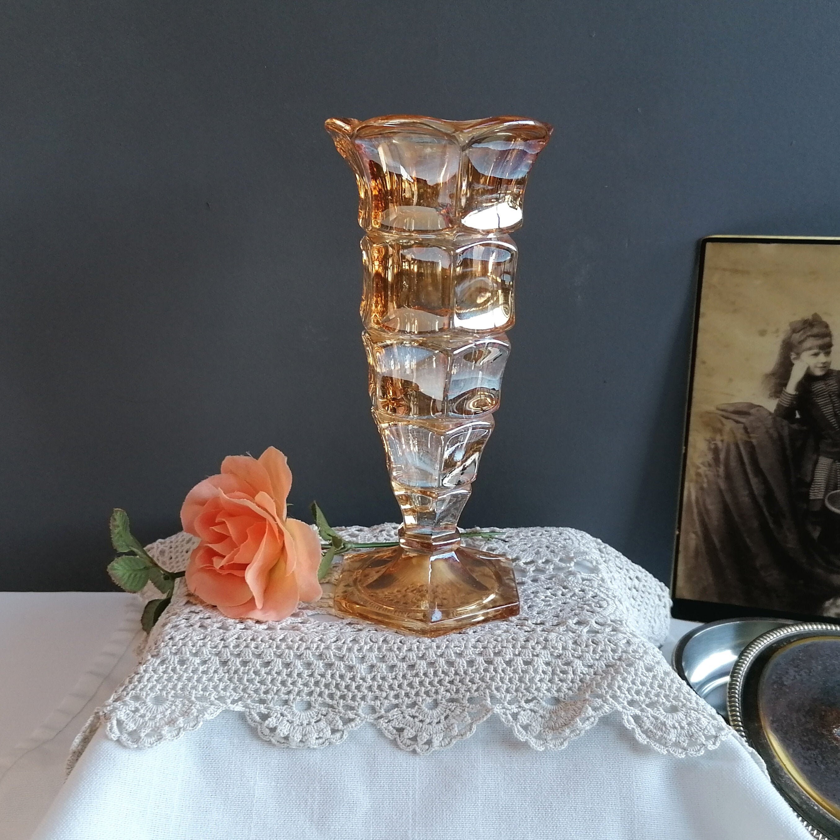 Petit Vase en Verre à Facettes Vintage Années 70.vase Ancien Épais avec Une Très Jolie Brillance Col