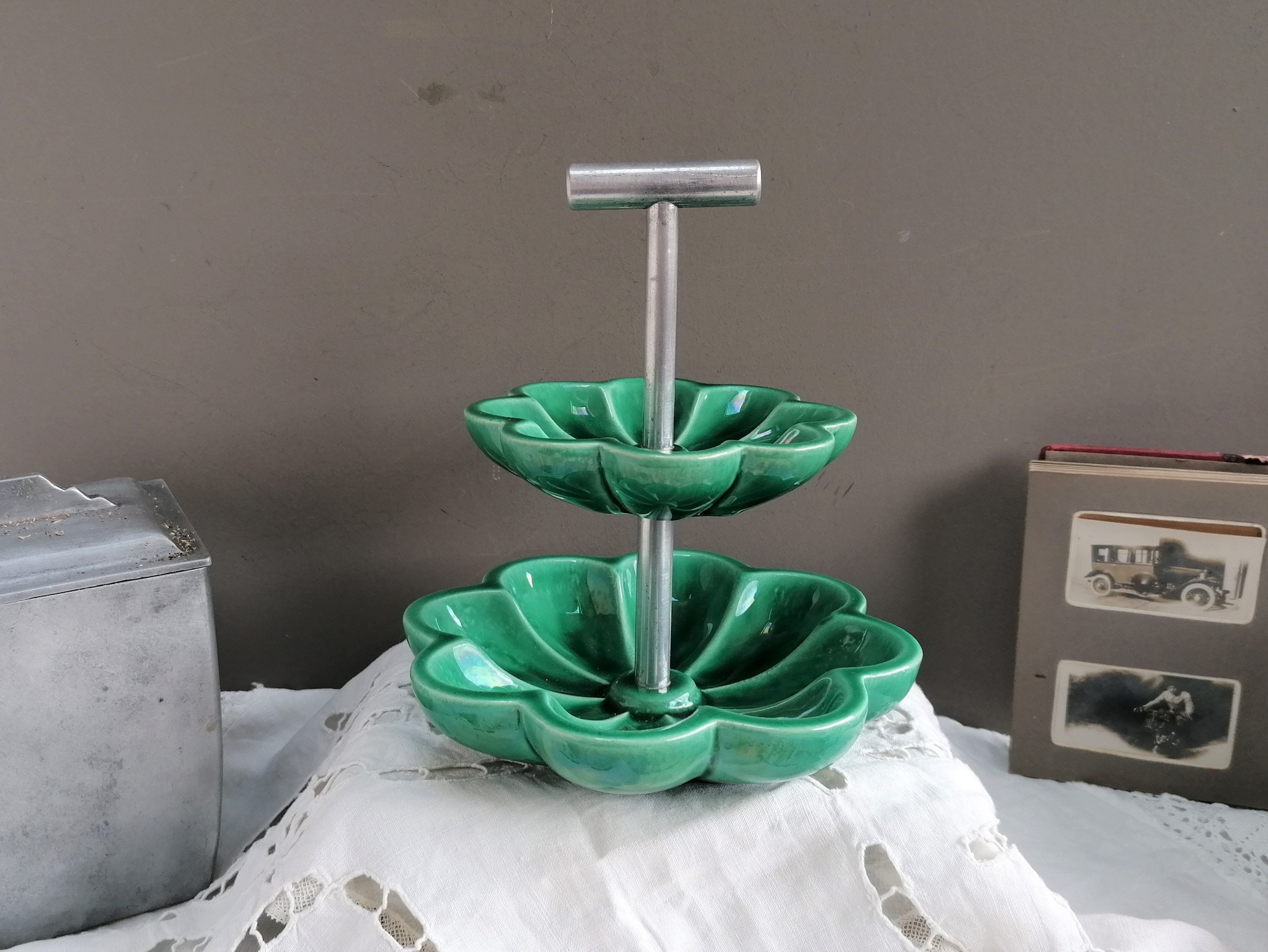 Présentoir à Dessert ou Coupe Fruits en Faïence et Aluminium. Vintage Français Années 50-60. Coupell