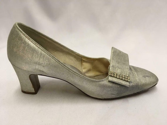 Vintage 1960s Silver Lame evening Shoes Size 6.5 D