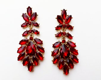 Vintage Red Rhinestone Earrings - Chandelier earrings in excellent condition