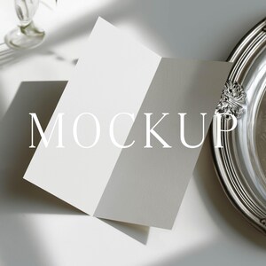 4x9 vikt bröllopsprogram mockup | Tidslinjekort mockup | Minimalistiskt brevpapper PSD | Vintage dubbelmeny