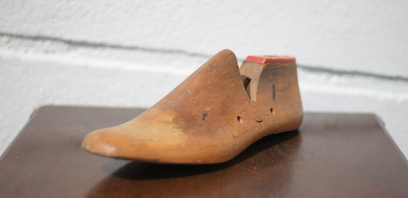 Vintage shoe tree, shoe shoemaker tool, wooden shoe shape, shoe mold, dressing room, decoration, wood shoe tree image 3