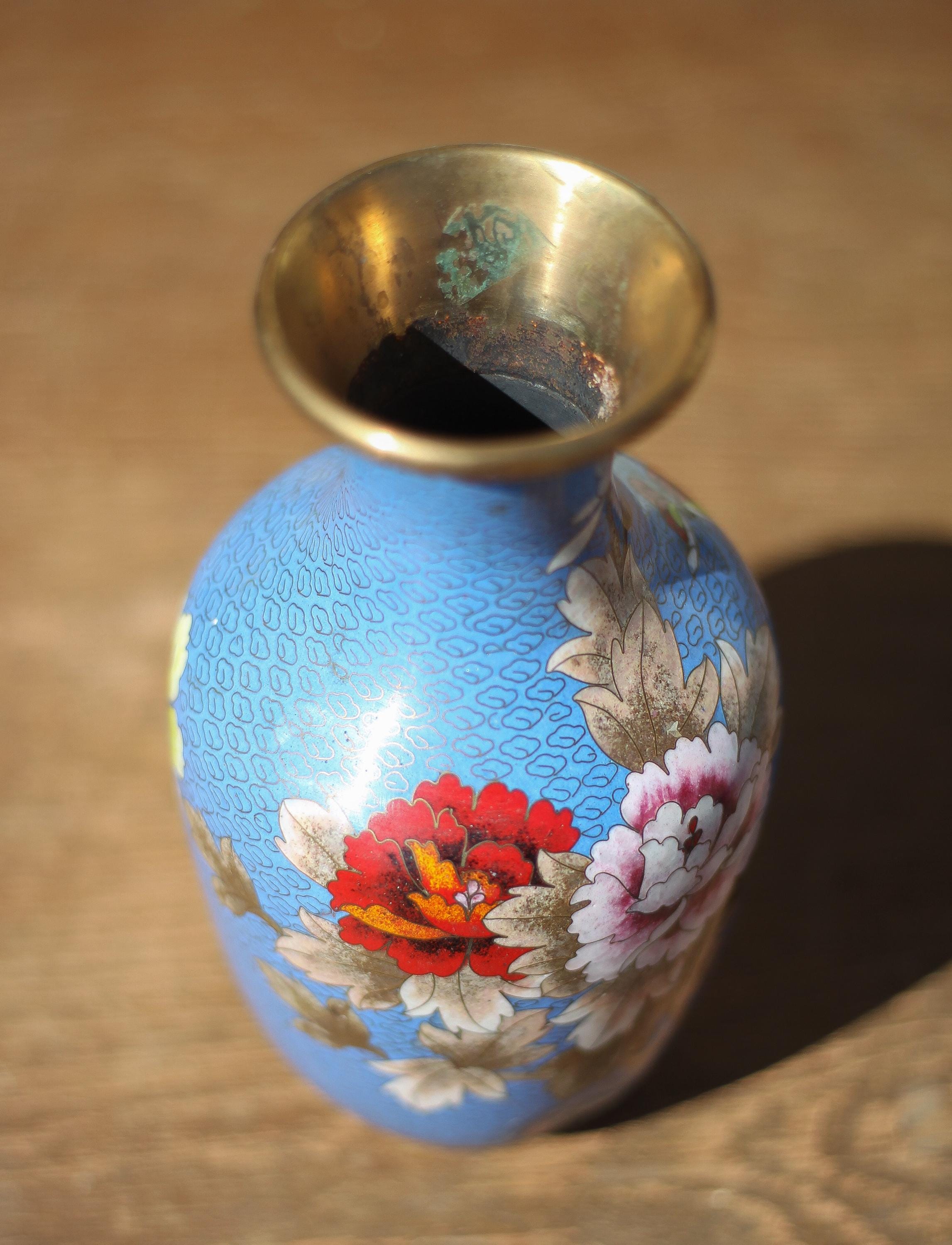 青いエナメルと花のモチーフが施されたヴィンテージの中国製七宝焼き