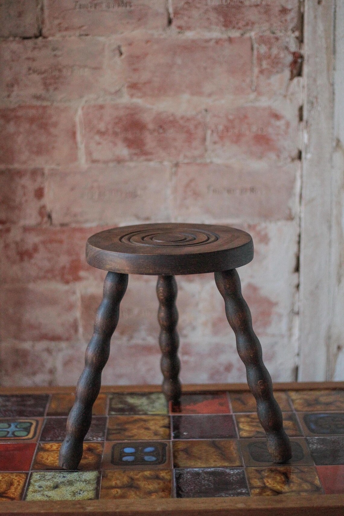 Tabouret vintage, tabouret tripode, tabouret d'appoint, porte-plante bois, sellette, décoration intérieur, foto 2 de 5